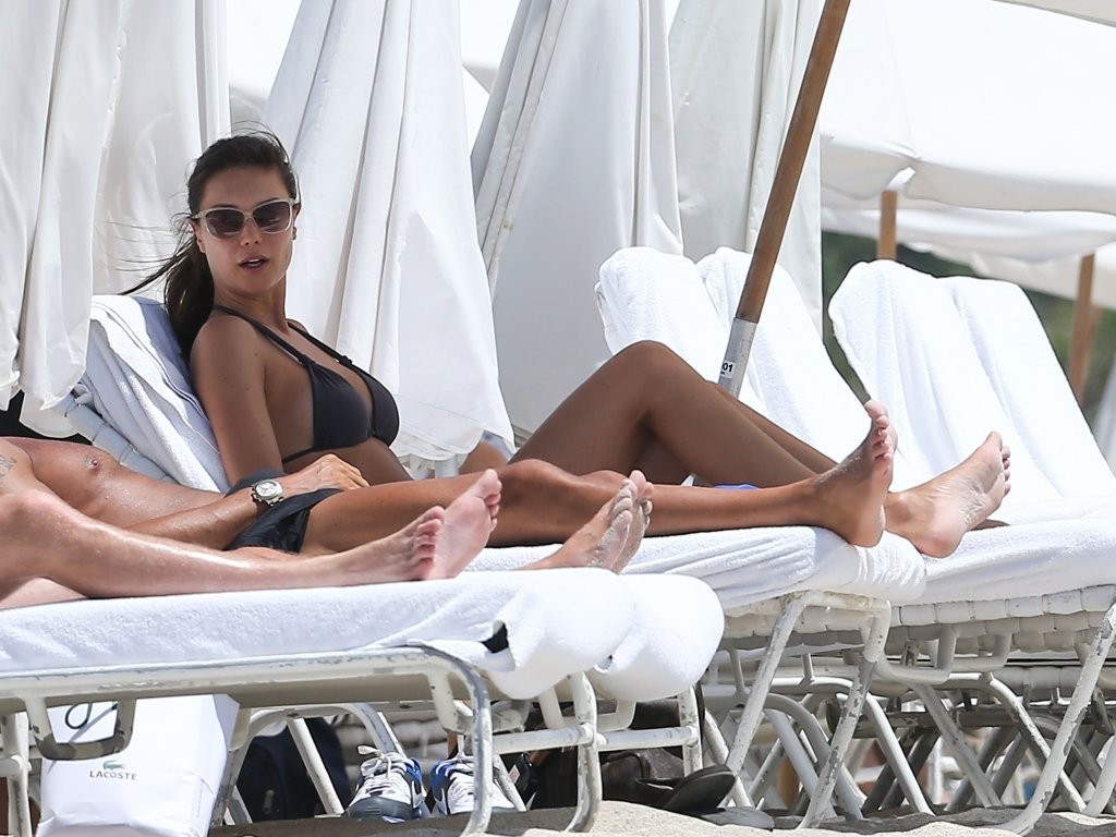 Julia-Pereira-in-Bikini-in-Miami-12