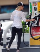 Kaley-Cuoco-2