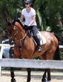 Kaley-Cuoco-Riding-a-Horse-in-LA-11