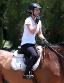 Kaley-Cuoco-Riding-a-Horse-in-LA-3