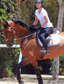 Kaley-Cuoco-Riding-a-Horse-in-LA-6