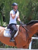 Kaley-Cuoco-Riding-a-Horse-in-LA-9