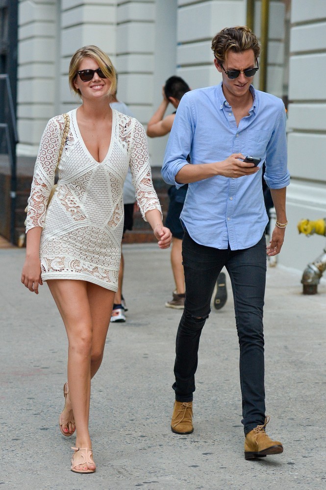Kate-Upton-Leggy-in-NYC-1