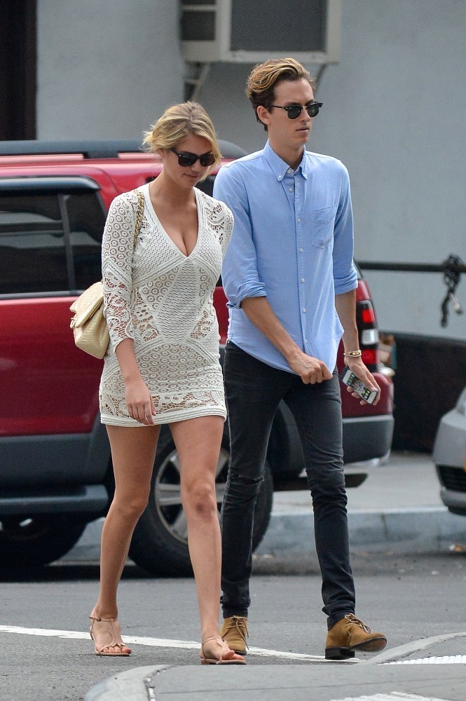 Kate-Upton-Leggy-in-NYC-2