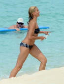Kate-Upton-and-Cameron-Diaz-in-Bikini-Bahamas-14