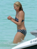 Kate-Upton-and-Cameron-Diaz-in-Bikini-Bahamas-19