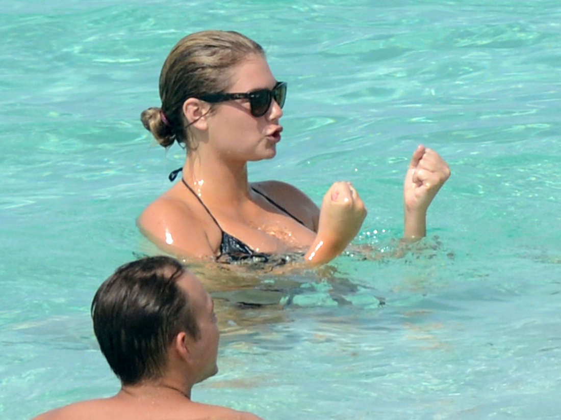 Kate-Upton-and-Cameron-Diaz-in-Bikini-Bahamas-33
