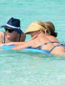 Kate-Upton-and-Cameron-Diaz-in-Bikini-Bahamas-35