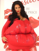 Katie-Price-Kissable-2