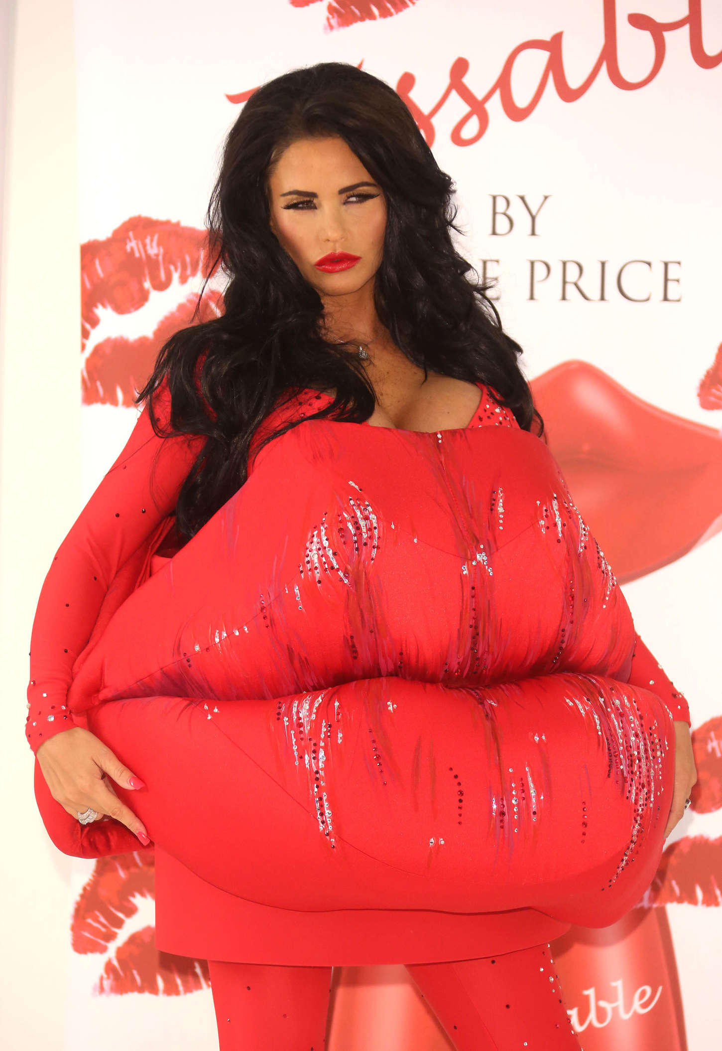 Katie-Price-Kissable-2