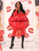 Katie-Price-Kissable-3
