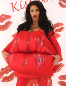 Katie-Price-Kissable-4