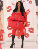Katie-Price-Kissable-8