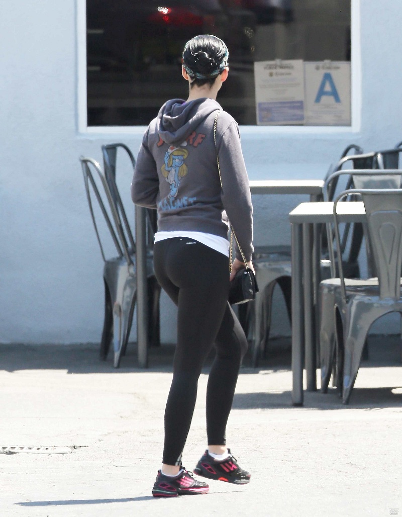 Katy-Perry-Booty-in-Tights-9