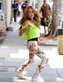 Kelli-Berglund-Out-and-About-in-Los-Angeles-7