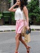 Kelly-Brook-on-the-Set-of-Taking-Stock-in-London-7
