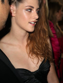 Kristen-Stewart-at-Zuhair-Murad-Fashion-Show-in-Paris-10