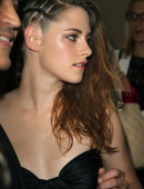 Kristen-Stewart-at-Zuhair-Murad-Fashion-Show-in-Paris-11
