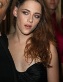 Kristen-Stewart-at-Zuhair-Murad-Fashion-Show-in-Paris-13