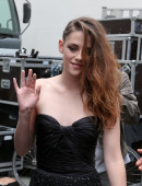 Kristen-Stewart-at-Zuhair-Murad-Fashion-Show-in-Paris-42