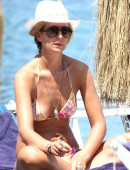 Lady-Victoria-Hervey-in-Bikini-10