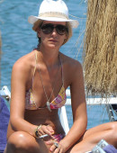 Lady-Victoria-Hervey-in-Bikini-4