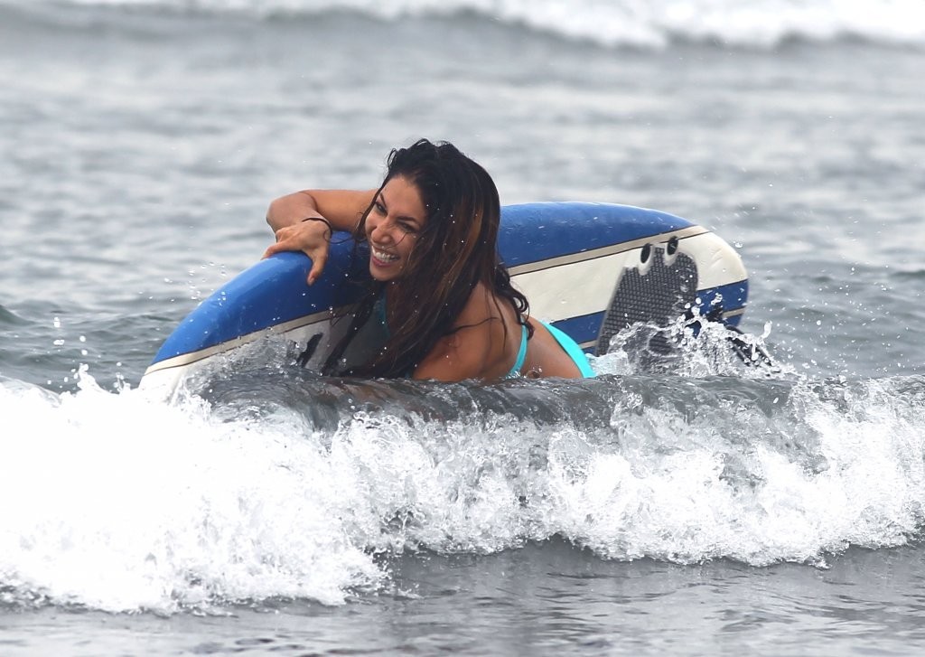 Leilani-Dowding-in-Bikini-21