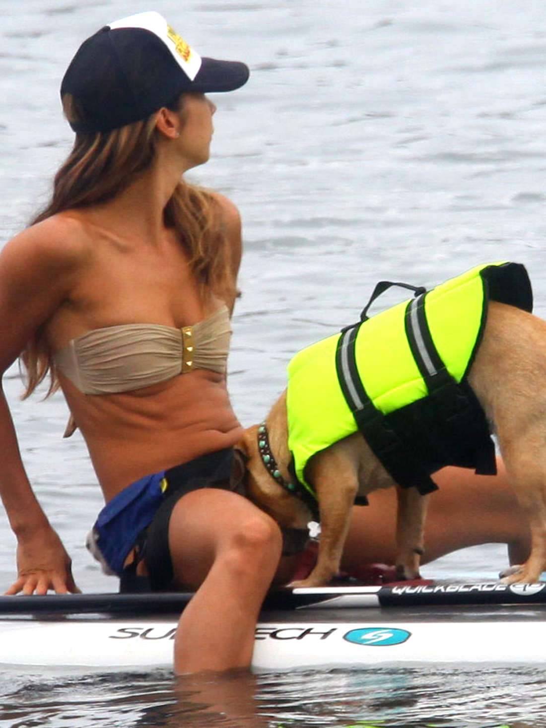 Leilani-Dowding-in-Bikini-7