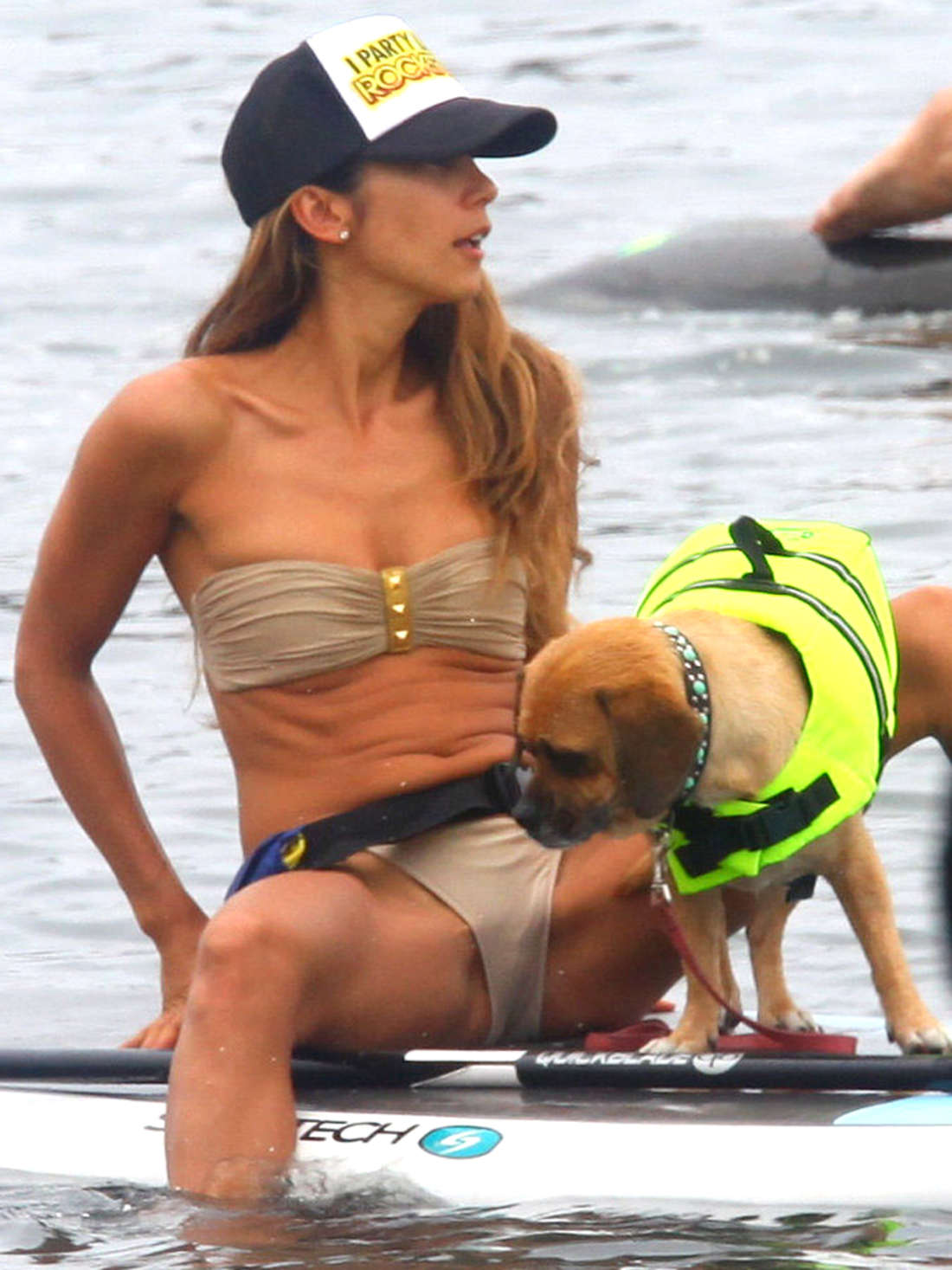 Leilani-Dowding-in-Bikini-8