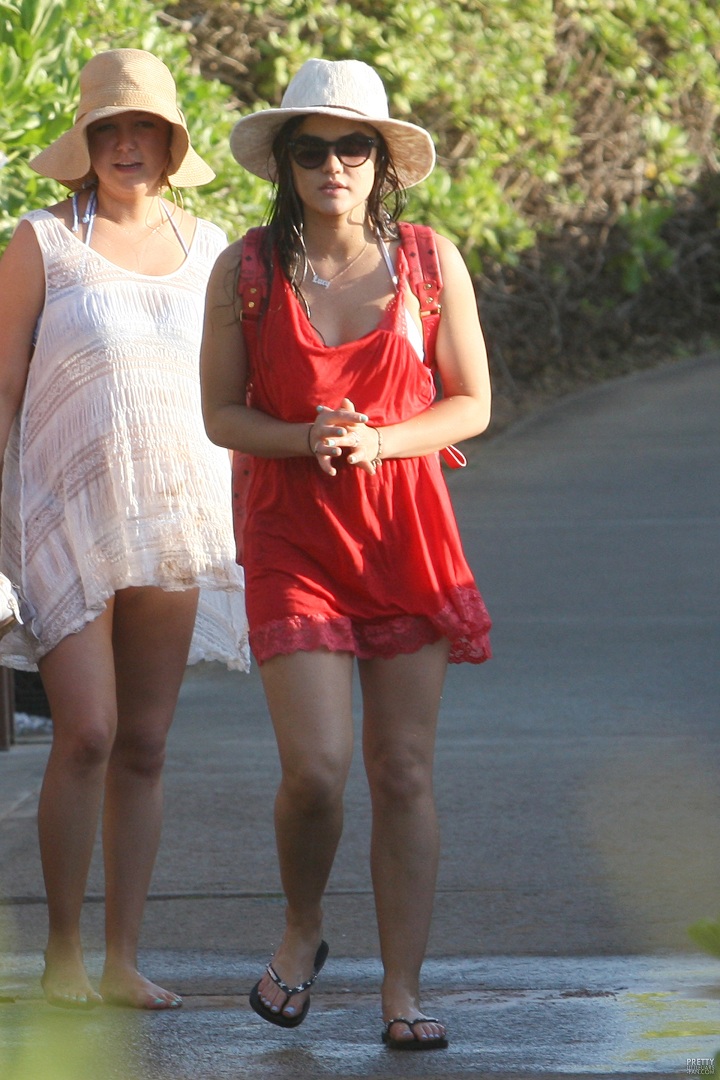 Lucy-Hale-in-Bikini-in-Hawaii-9