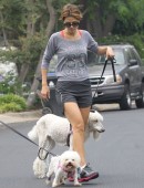 Maria-Menounos-Leggy-Walking-her-Dogs-in-LA-5