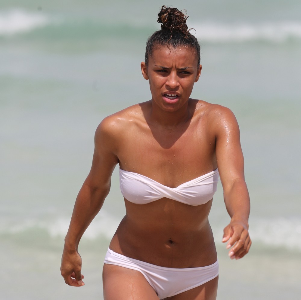 Melody-Thornton-in-Bikini-11