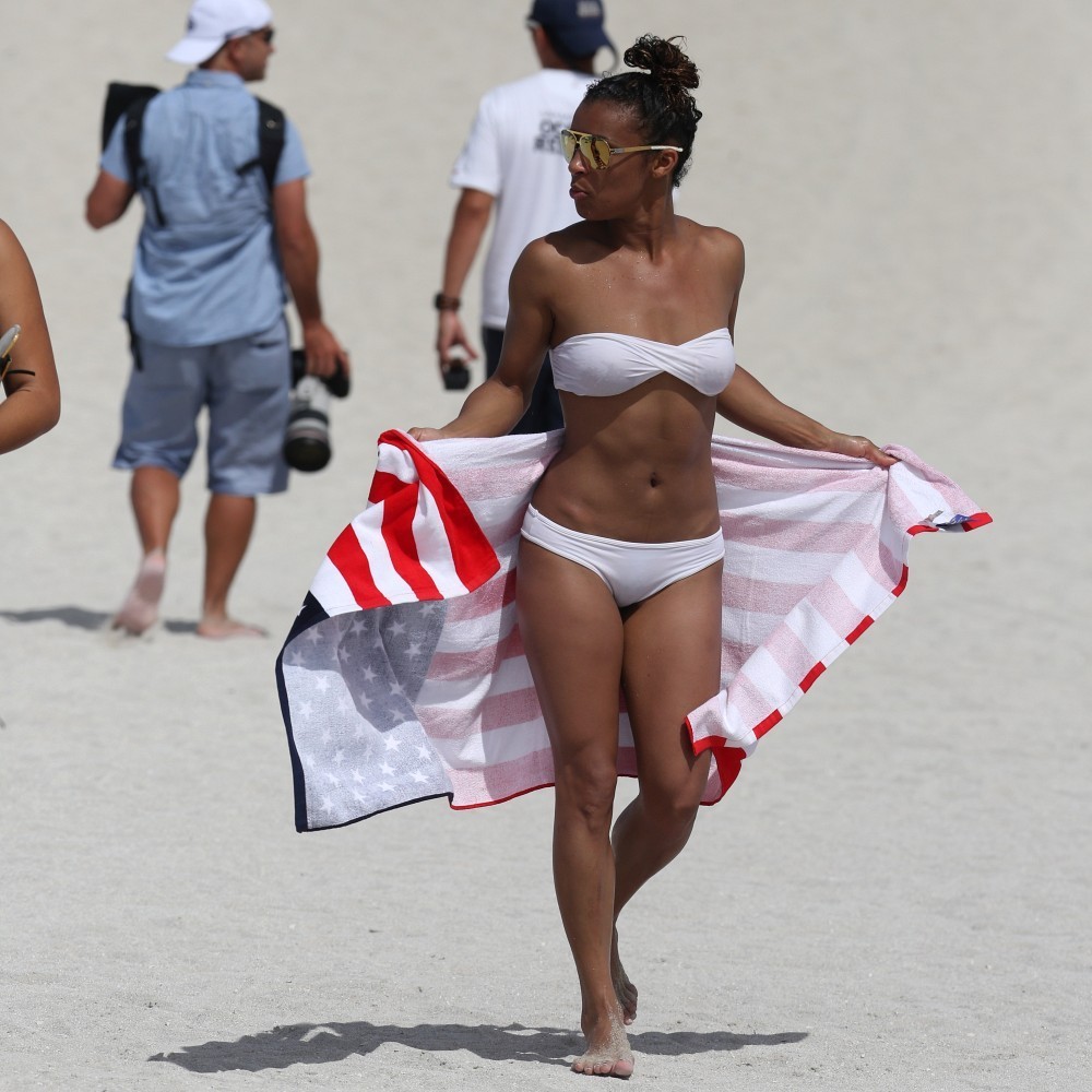Melody-Thornton-in-Bikini-5