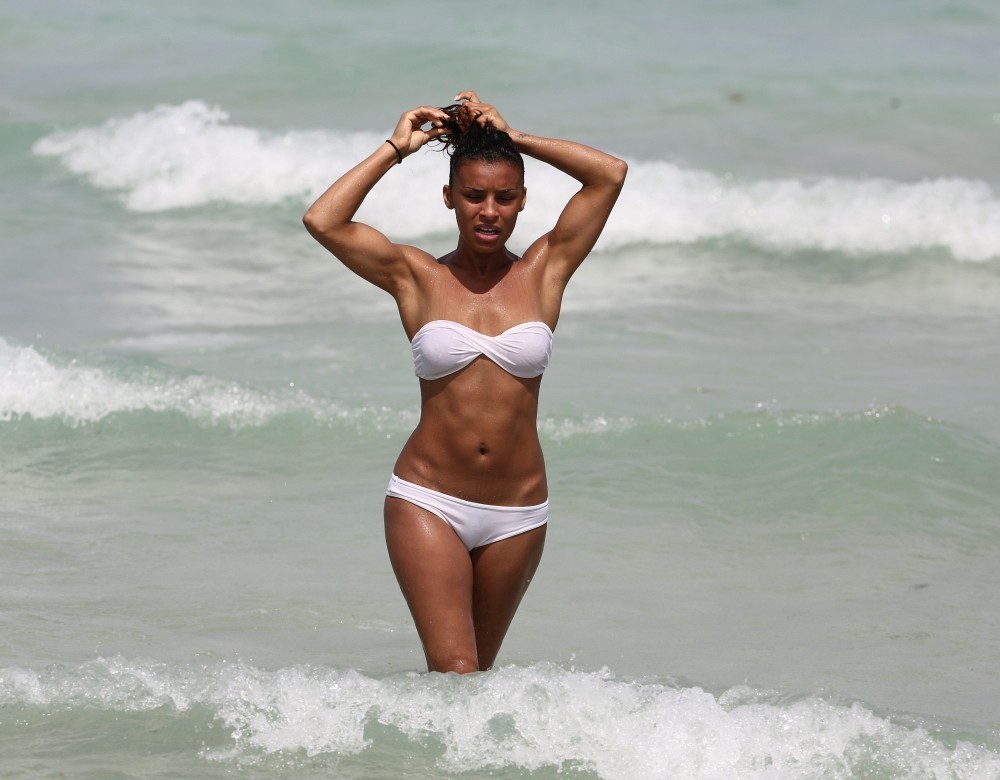 Melody-Thornton-in-Bikini-7