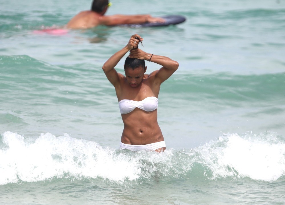 Melody-Thornton-in-Bikini-9