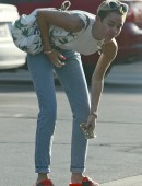 Miley-Cyrus-Leaving-a-Building-in-LA-1