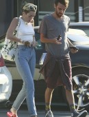 Miley-Cyrus-Leaving-a-Building-in-LA-2