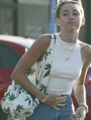 Miley-Cyrus-Leaving-a-Building-in-LA-6