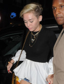 Miley-Cyrus-Leggy-Box-Club-London-6