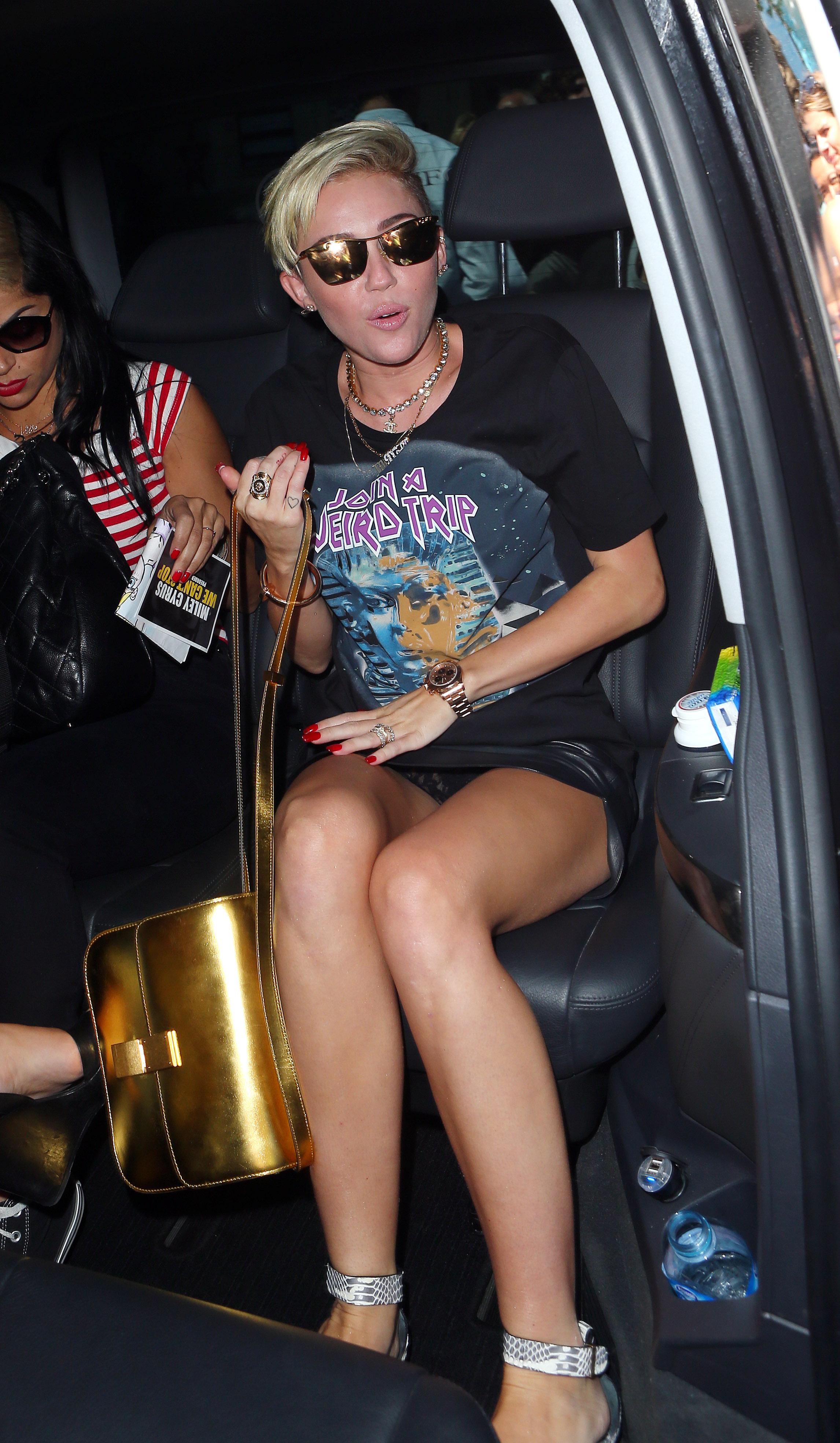 Miley-Cyrus-at-BBC-Radio-10