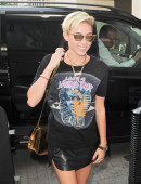 Miley-Cyrus-at-BBC-Radio-8