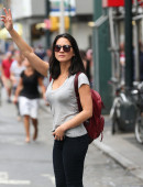 Olivia-Munn-Out-And-About-in-New-York-3