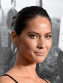 Olivia-Munn-The-Newsroom-Season-2-Premiere-in-Hollywood-4