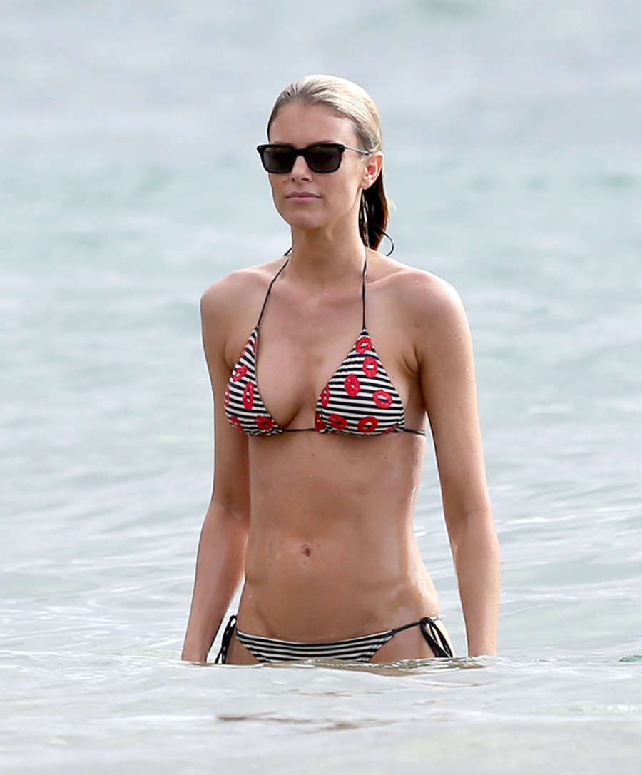 Paige-Butcher-in-Bikini-in-Maui-19