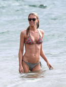 Paige-Butcher-in-Bikini-in-Maui-28