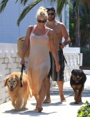 Pamela-Anderson-Walking-her-Dogs-in-Malibu-2