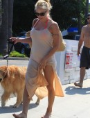 Pamela-Anderson-Walking-her-Dogs-in-Malibu-3