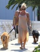 Pamela-Anderson-Walking-her-Dogs-in-Malibu-4