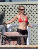 Paris-Hilton-Bikini-Candids-in-Malibu-3