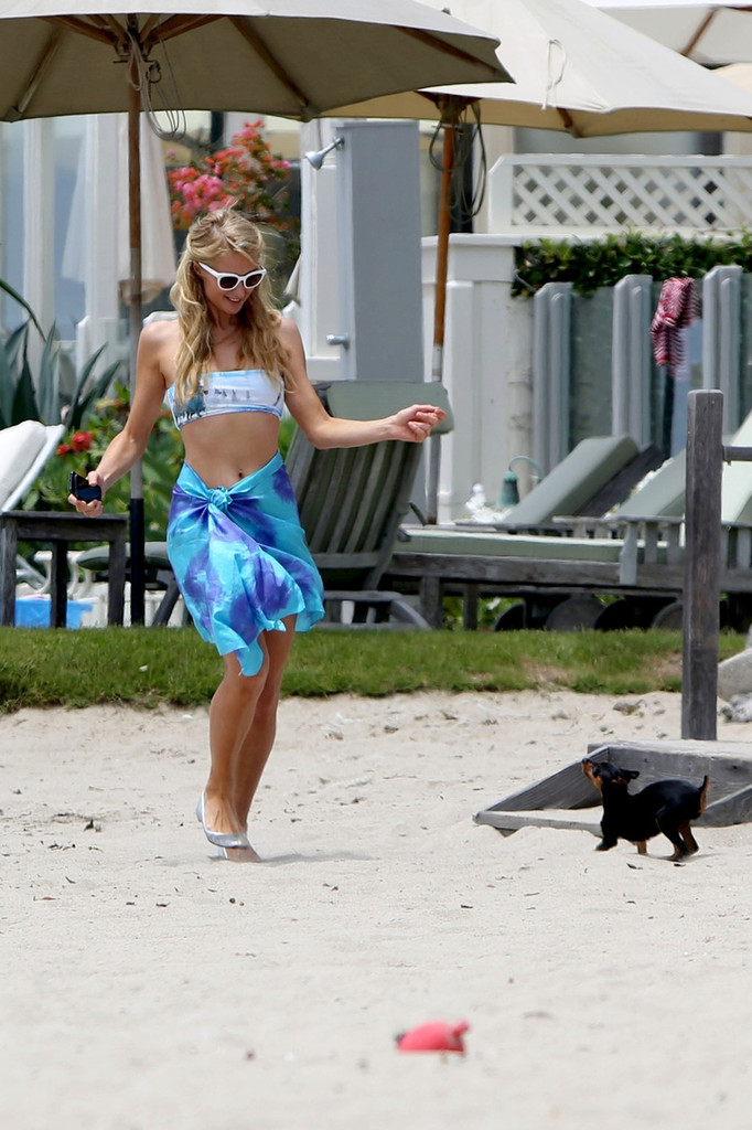 Paris-Hilton-in-a-Bikini-in-Malibu-16